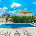 Carlotta Appartement *