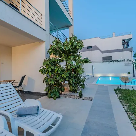 Carlotta Apartament *