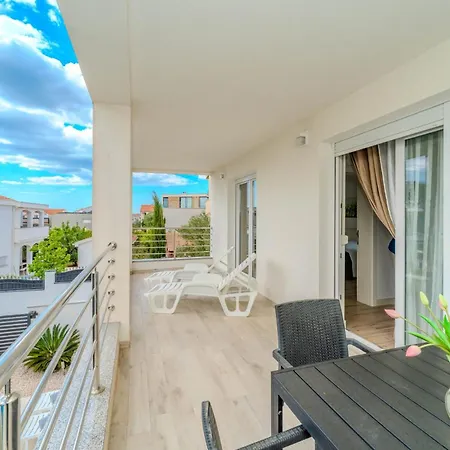 Carlotta Apartman Zára