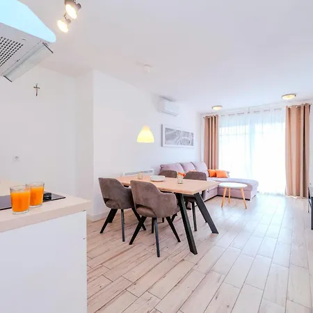 Carlotta Apartman *