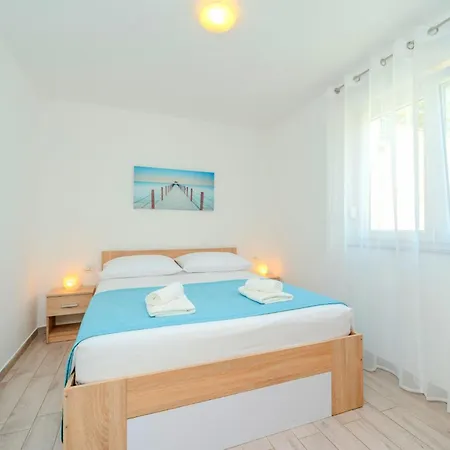 Carlotta Apartament *