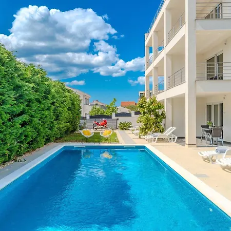 Apartman Carlotta *