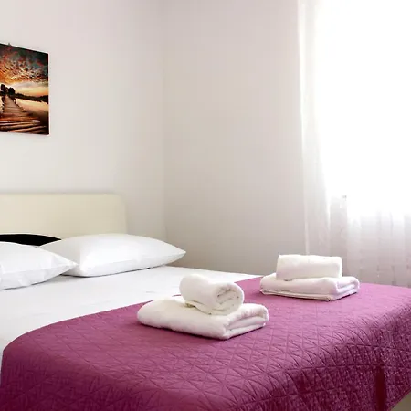 Carlotta Apartman *